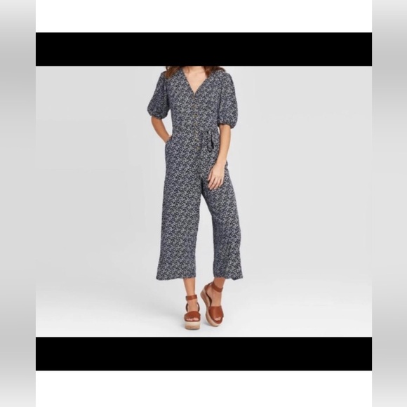 Universal Thread Pants - Universal Thread Ditsey Floral jumpsuit Size Medium